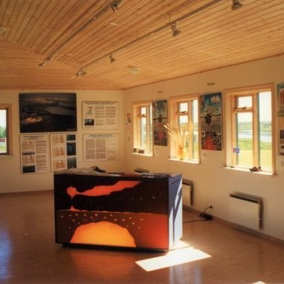 Eldur jarðar heitir þessi sýningargripur sem sýnir hvernig eldur kraumar undir okkar fögru sveit.