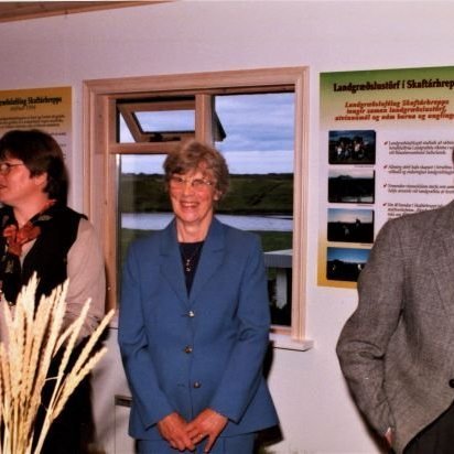 Sveitungarnir mættu og tóku þátt í vígslugleðinni. Sólrún Ólafsdóttir, Guðrún Þorkelsdóttir og Júlíus Oddsson.