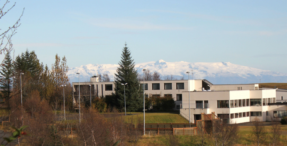 Kirkjubæjarstofa á Síðu flytur á efri hæðina.