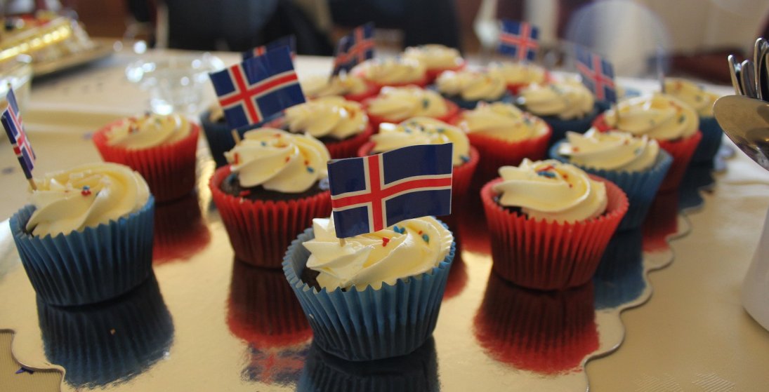 Kökurnar á hlaðborðinu í Kirkjuhvoli voru í sparifötunum (Ljósm. LM)