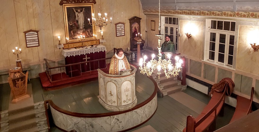 Agnes Sigurðardóttir biskup og Sr. Ingimar Helgason í messu í Prestsbakkakirkju (Ljósm. LM)