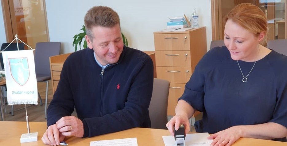 Umhverfisráðherrann og sveitarstjóri Skaftárhrepps (Ljósm. JBJ)