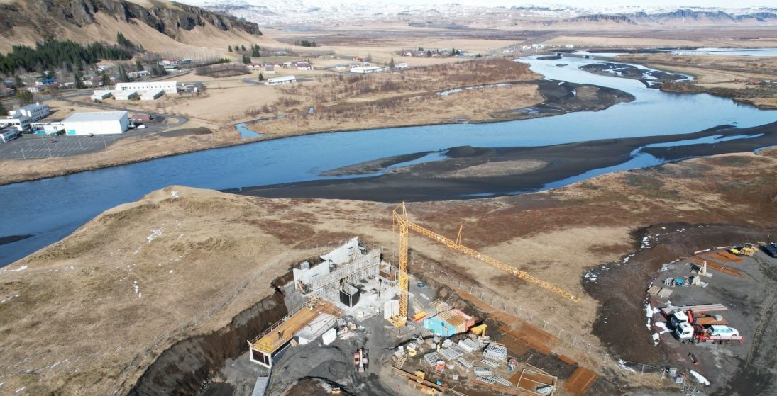 Brúin verður á móts við íþróttahúsið á Kirkjubæjarklaustri. Myndina tók Gunnlaugur Róbertsson, starf…