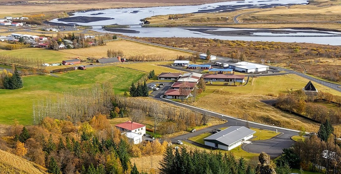 Lóðirnar eru hjá læknisbústaðnum og fyrir ofan heilsugæsluna. (LM)