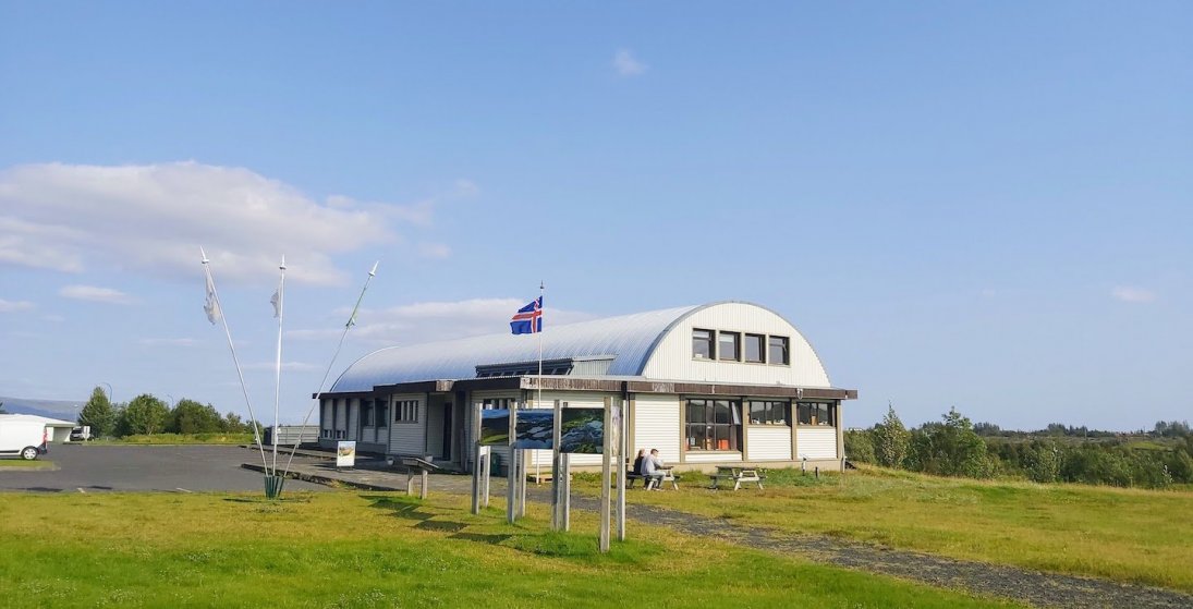 Skaftárstofa er í félagsheimilinu Kirkjuhvoli á Kirkjubæjarklaustri (Ljósm. LM)