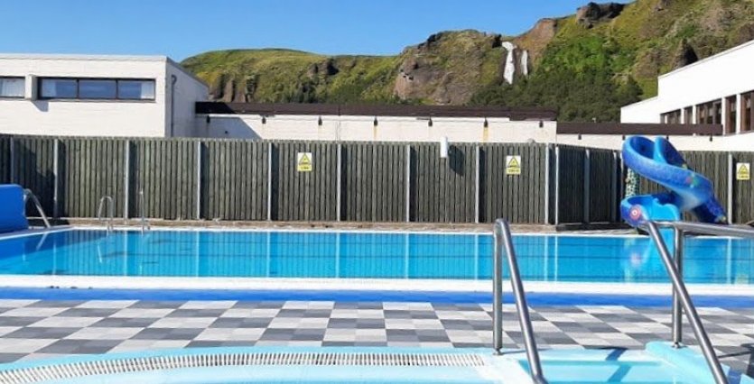 Lokað í eina viku vegna viðgerða. Closed for one week because of repairing (Ljósm. LM)