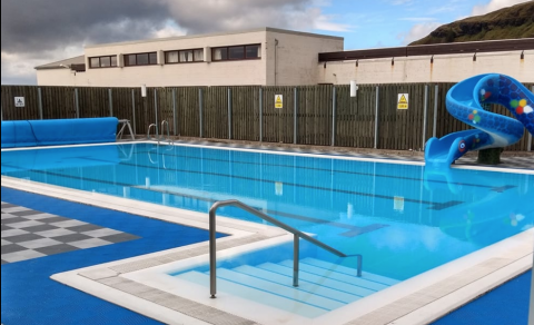 Sundlaugin verður opin alla dagana.