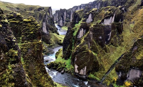 Ekki er fært að Hunkubökkum eða að Fjaðrárgljúfri á meðan gert er við brúna yfir Skaftá. (Ljósm. LM)