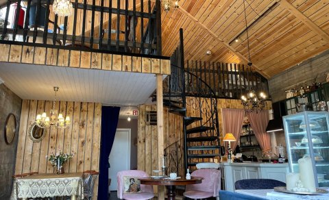 Hamrafoss café er við veginn hjá Fossi á Síðu