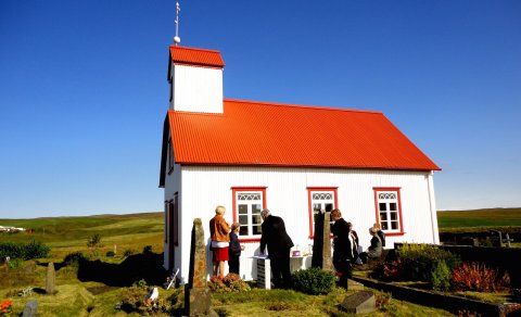 Í Grafarkirkju hafa kynslóðir átt sínar björtustu og döprustu stundir í 123 ár eða frá því 1898. Sá …