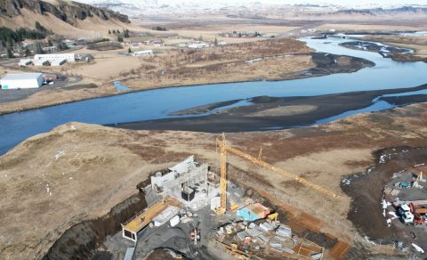 Brúin verður á móts við íþróttahúsið á Kirkjubæjarklaustri. Myndina tók Gunnlaugur Róbertsson, starf…