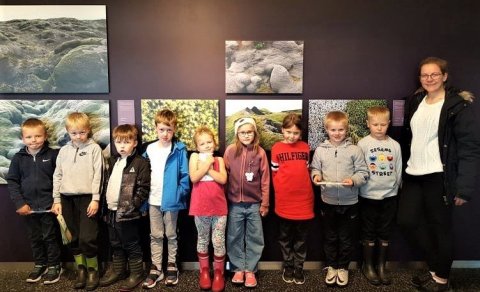 Nemendur úr Kirkjubæjarskóla á Síðu í heimsókn í Skaftárstofu (Ljósm. EÞÓ)