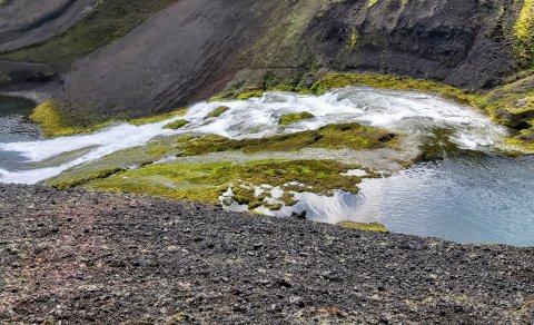 Hólmsá rennur úr Hólmsárlóni. Margir fallegir fossar eru í Hólmsá. (Ljósm. LM)