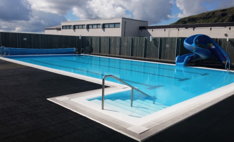 Sundlaugin er dásamlegur staður í desember (Ljósm. LM)